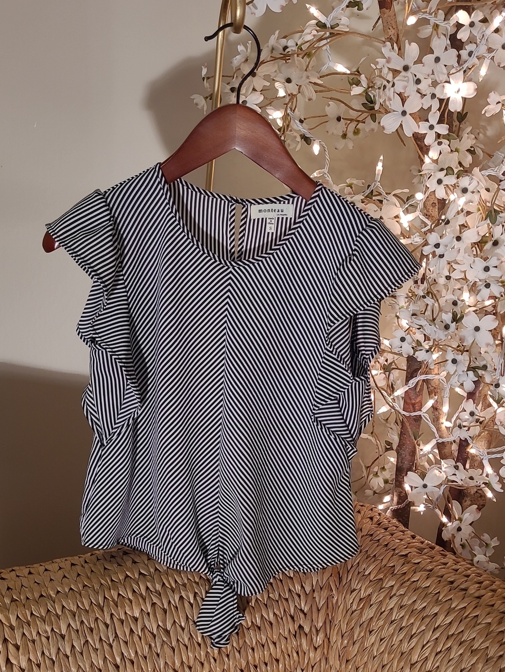 Monteau Black & White Diagonal Stripe Tie-Hem Ruffle Sleeve Top